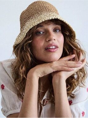 ICHI Two-Tone Crochet Straw Accent Basket Hat — Brown & Cream